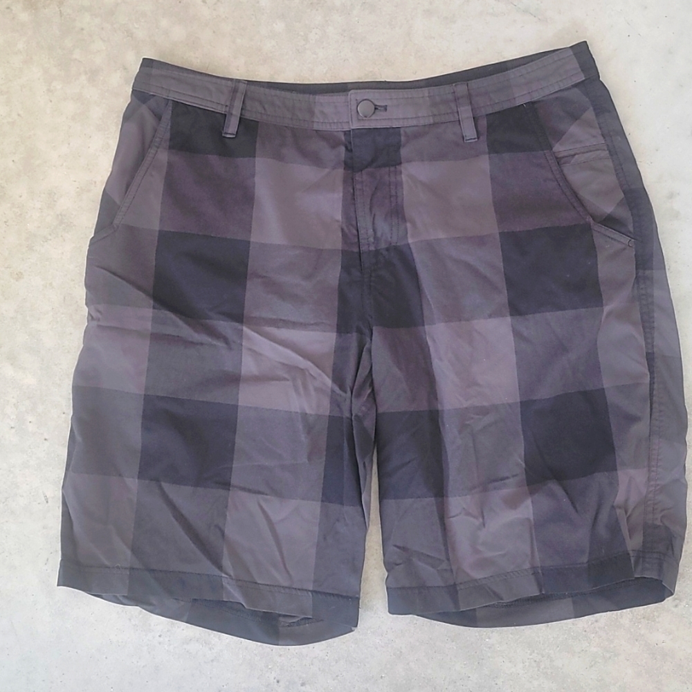 Lululemon size 38 shorts